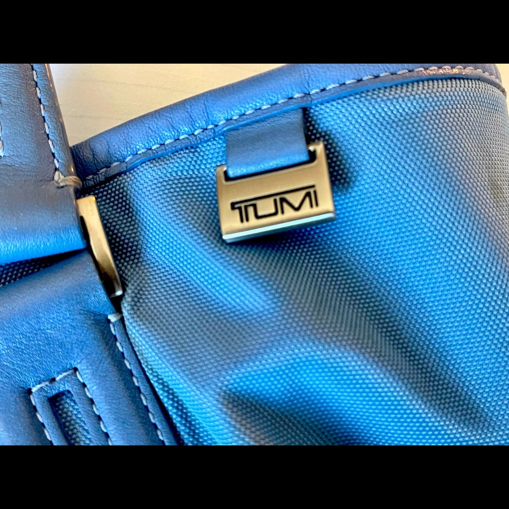 Tumi Tote EUC - Heavy Nylon Tote with matching wristlet.Inv NC6